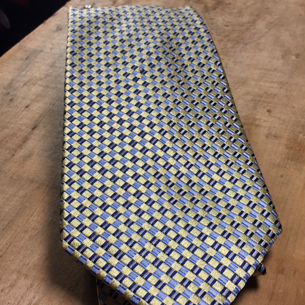 100% Silk Geoffrey Beene Neck Tie